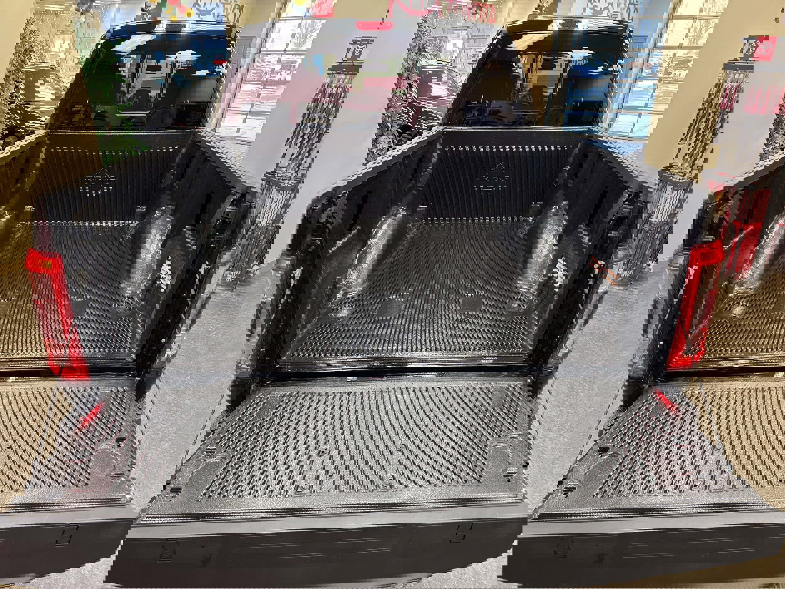 Used 2023 Ford F150 Platinum image 23