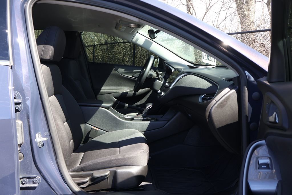 Used 2025 Chevrolet Malibu RS w/ LPO, Floor Liner Package image 39