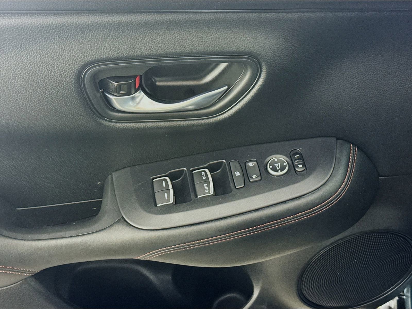 Used 2025 Honda HR-V Sport image 15