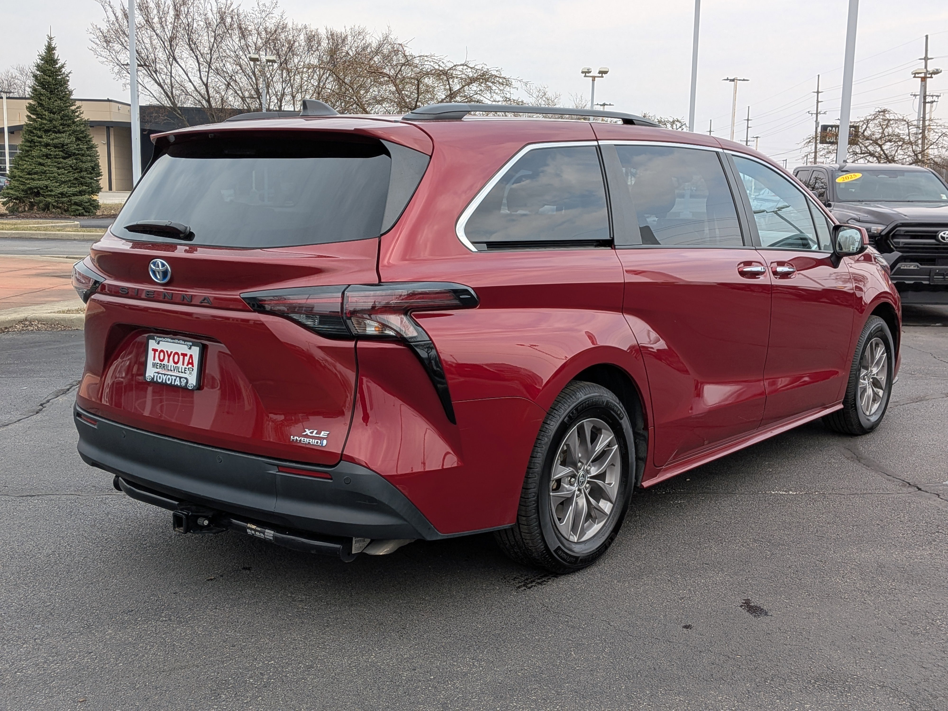 Certified 2024 Toyota Sienna XLE image 8