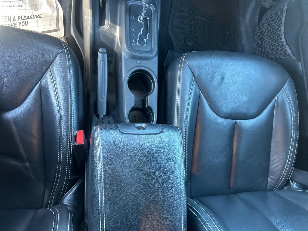 Used 2016 Jeep Wrangler Unlimited Rubicon AWD/4WD image 12