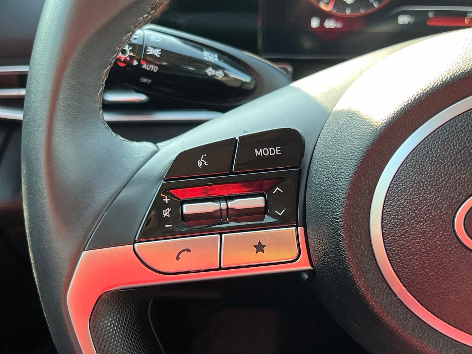 Used 2025 Hyundai Elantra SEL FWD image 28