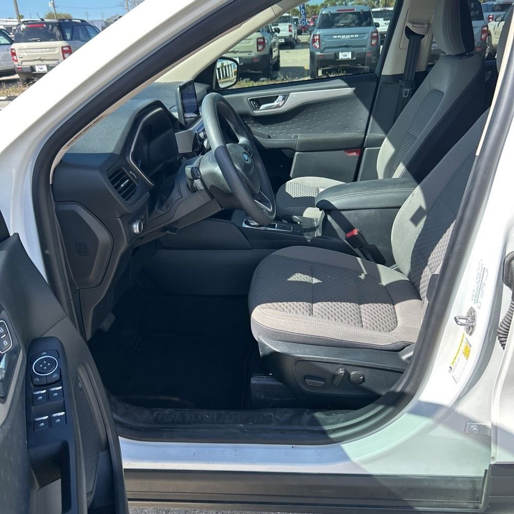 Used 2020 Ford Escape SE image 5