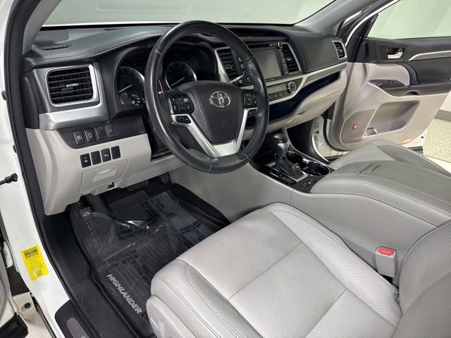 Used 2017 Toyota Highlander Limited FWD image 16