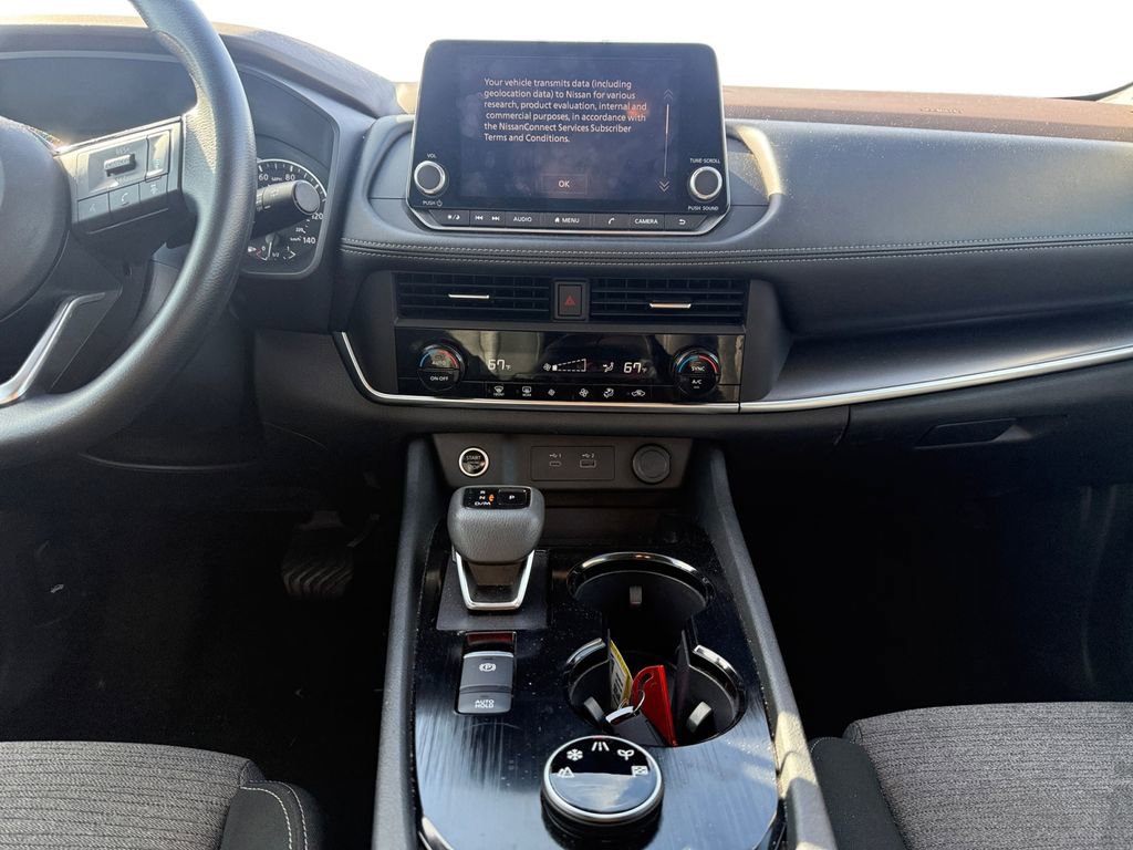 Used 2023 Nissan Rogue SV image 11