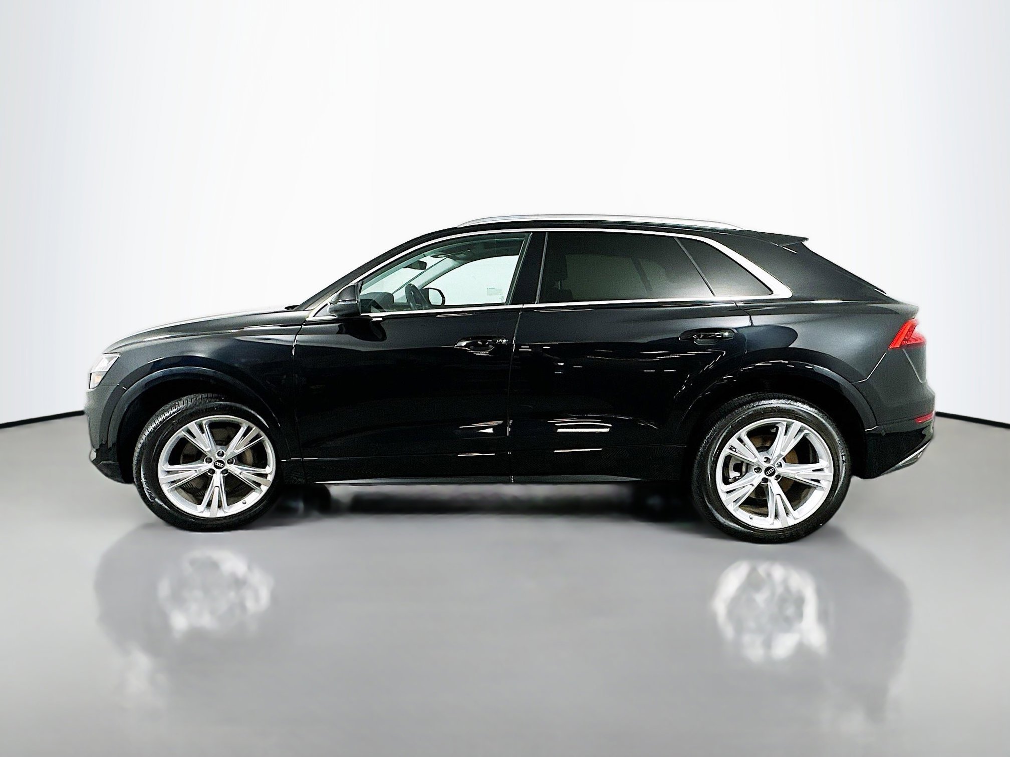 Certified 2023 Audi Q8 Premium w/ Convenience Package AWD/4WD image 4