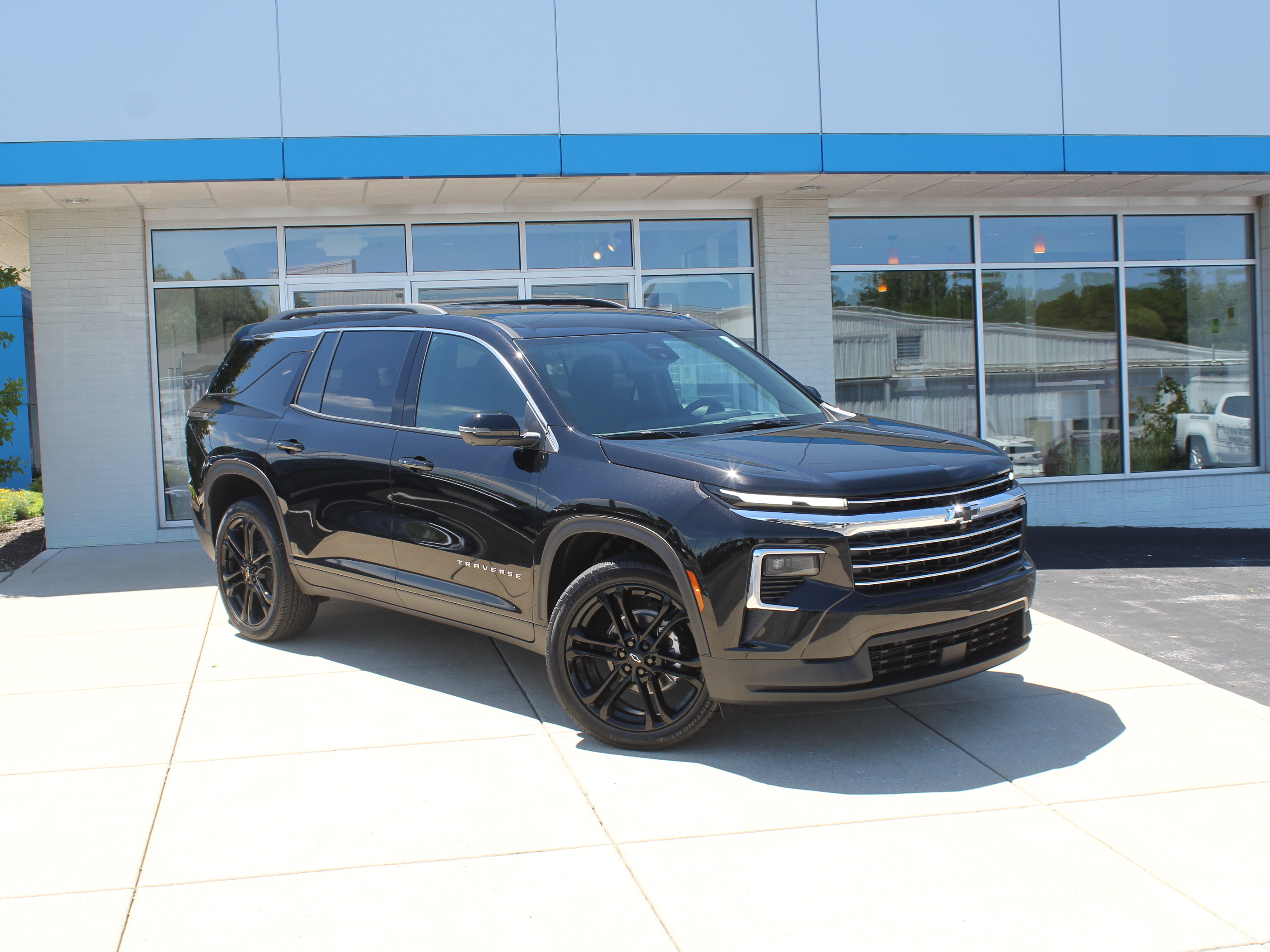 New 2026 Chevrolet Traverse LT w/ Driver Confidence Package AWD/4WD image 2