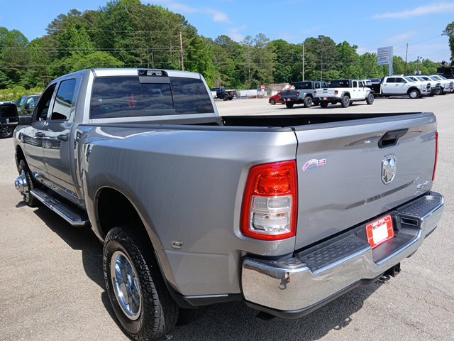 Used 2024 RAM 3500 Tradesman w/ Chrome Appearance Group AWD/4WD image 9