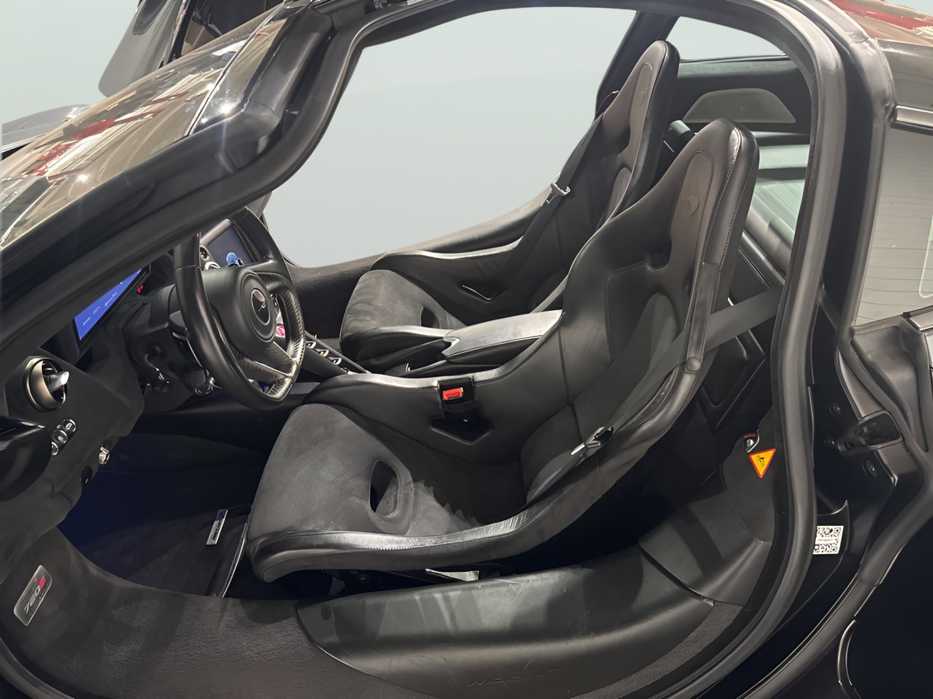 Used 2018 McLaren 720S RWD image 23