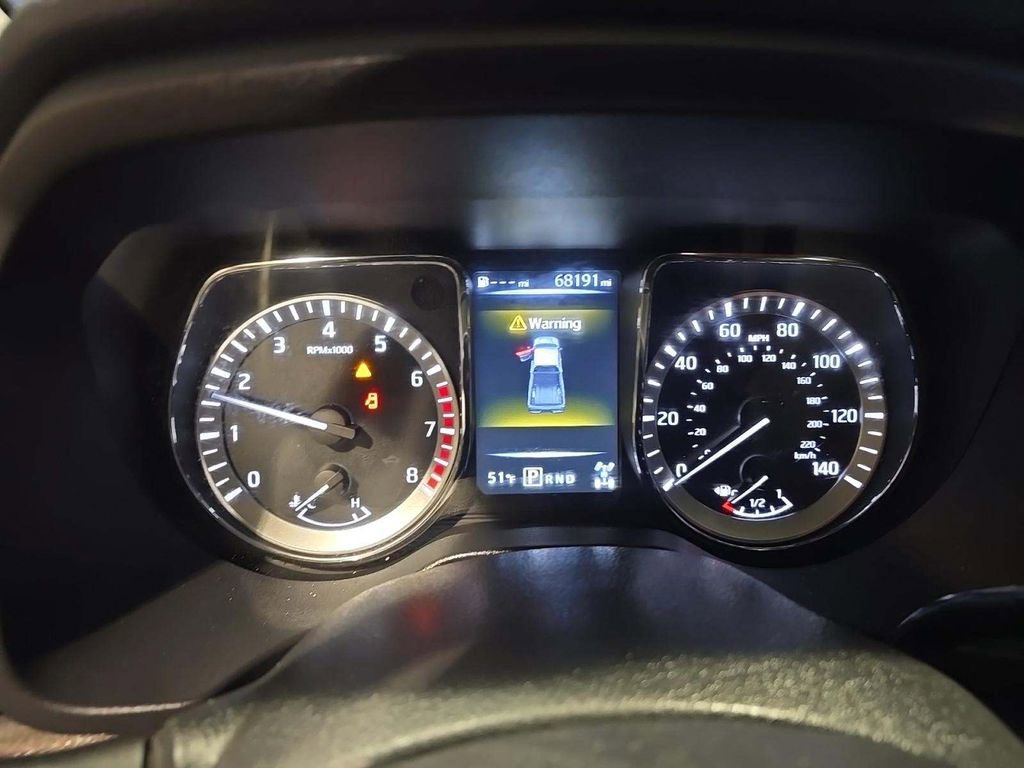 Used 2018 Nissan Titan SV image 3