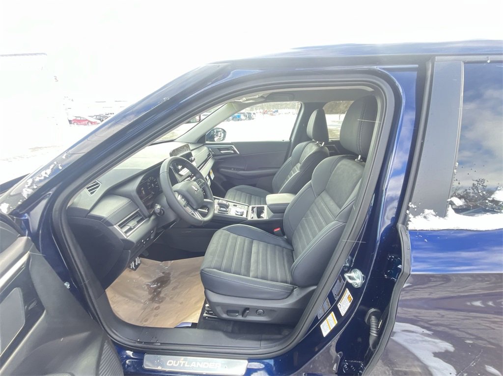 New 2025 Mitsubishi Outlander SE image 11