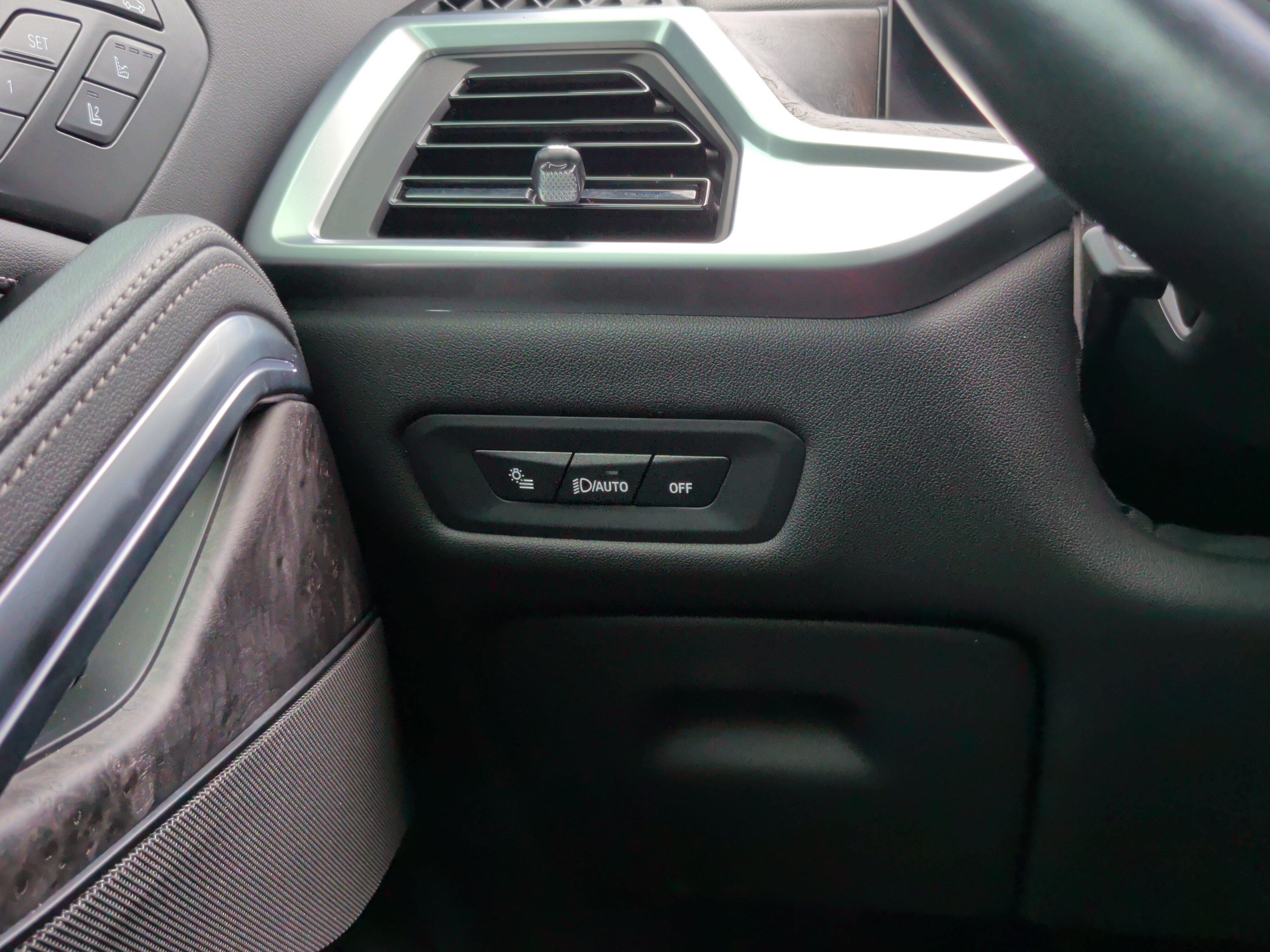 Certified 2024 BMW X6 xDrive40i w/ Premium Package AWD/4WD image 25