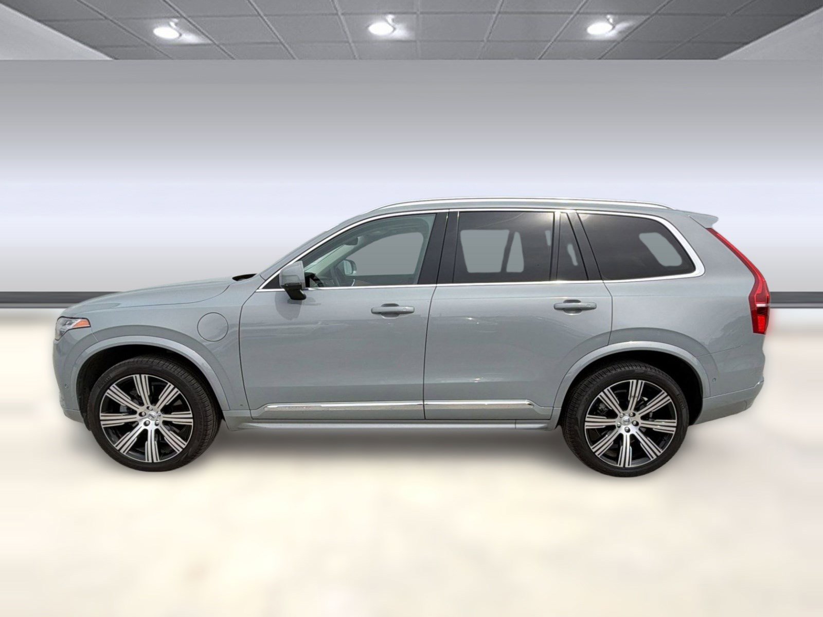Used 2024 Volvo XC90 T8 Plus w/ Protection Package Premier image 2