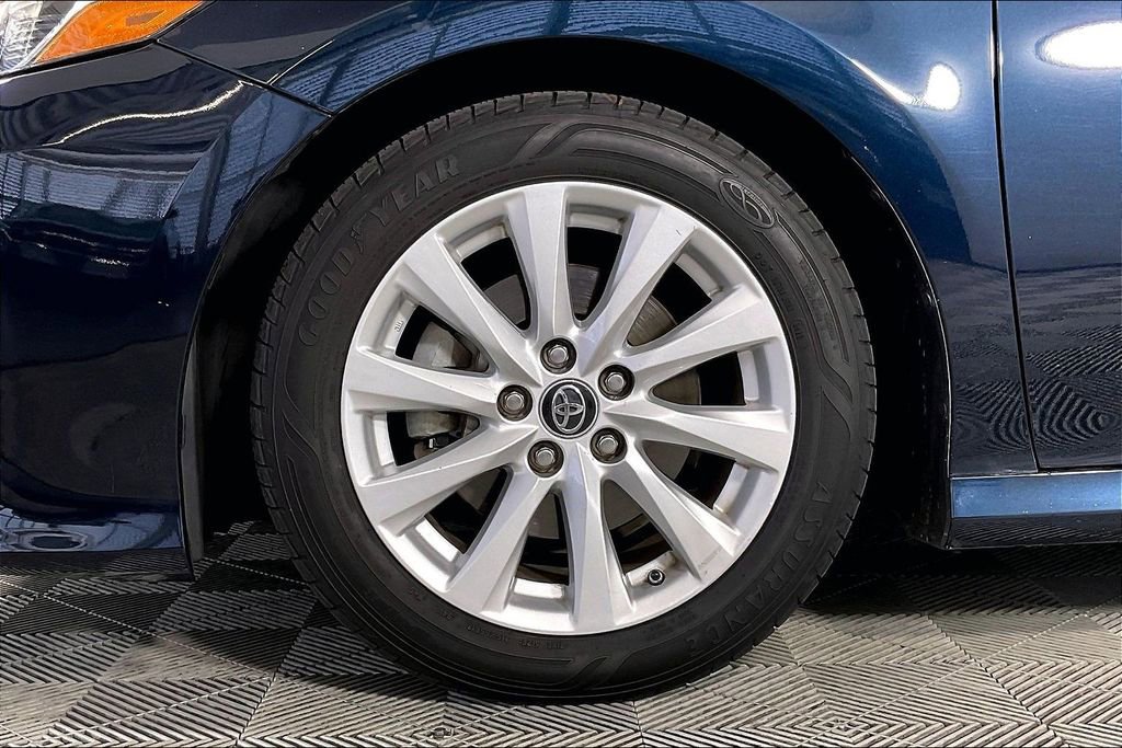 Used 2018 Toyota Camry LE FWD image 8