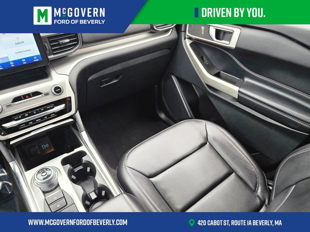Used 2022 Ford Explorer XLT w/ Equipment Group 202A AWD/4WD image 14