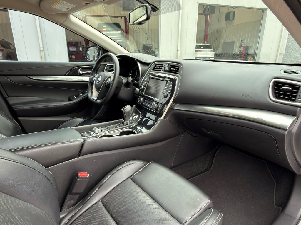 Used 2019 Nissan Maxima 3.5 SV w/ Floor Mat Group FWD image 14