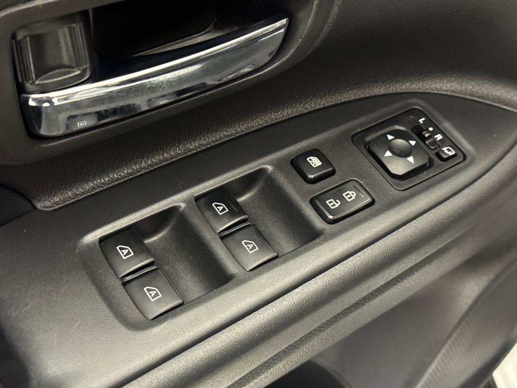 Used 2020 Mitsubishi Outlander FWD image 21