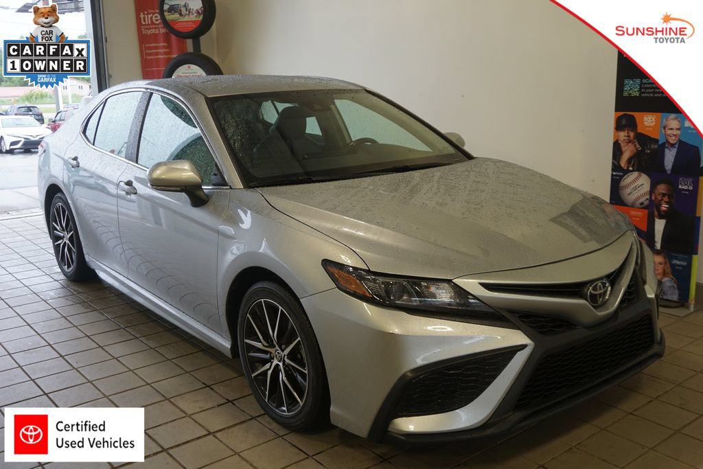 Certified 2024 Toyota Camry SE FWD image 1