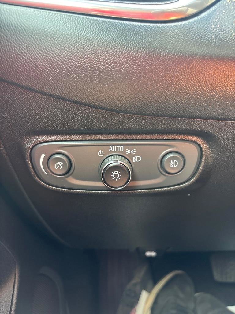 Used 2022 Chevrolet Equinox Premier image 24