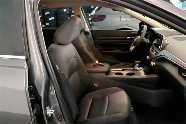 Used 2025 Nissan Altima 2.5 SV image 7