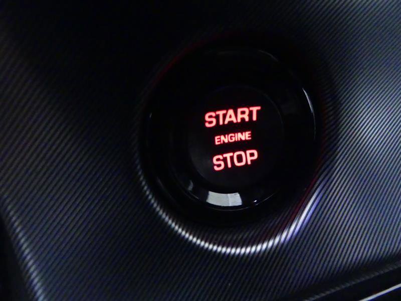 Used 2017 Jaguar F-TYPE R image 19