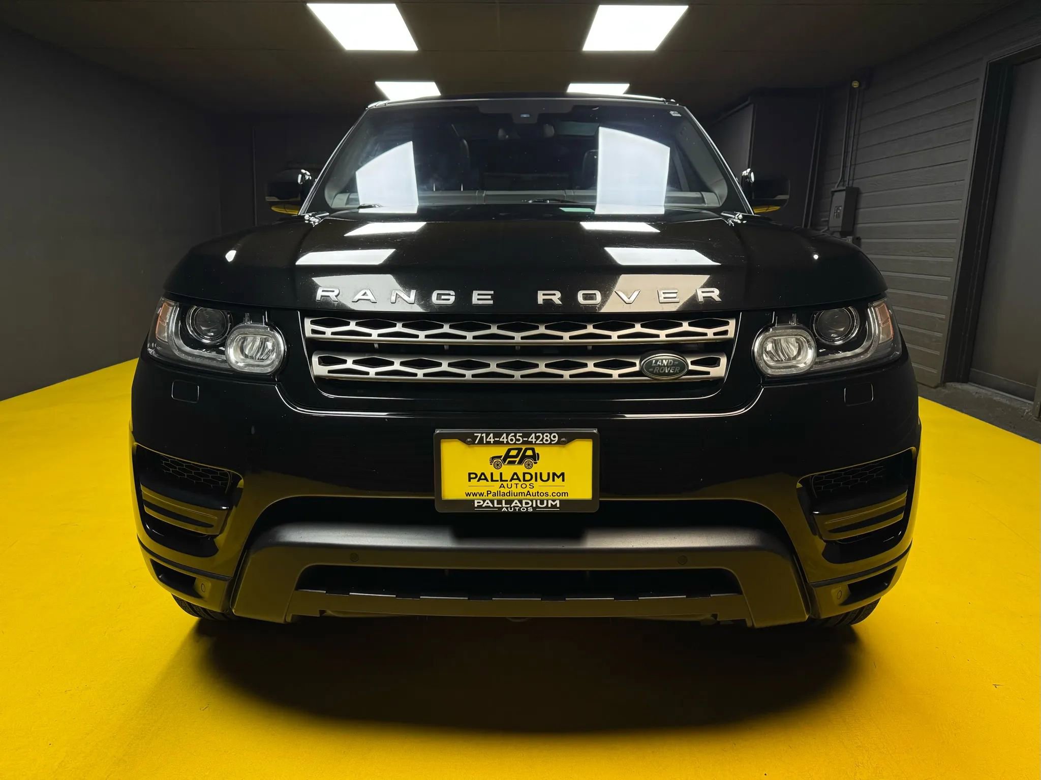 Used 2016 Land Rover Range Rover Sport SE AWD/4WD image 2