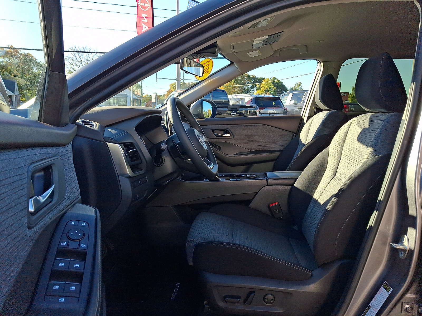 Used 2023 Nissan Rogue SV AWD/4WD image 15