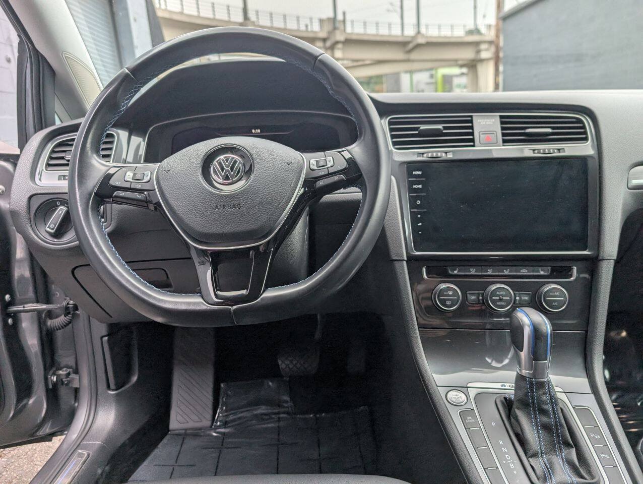 Used 2019 Volkswagen e-Golf SEL Premium FWD image 10
