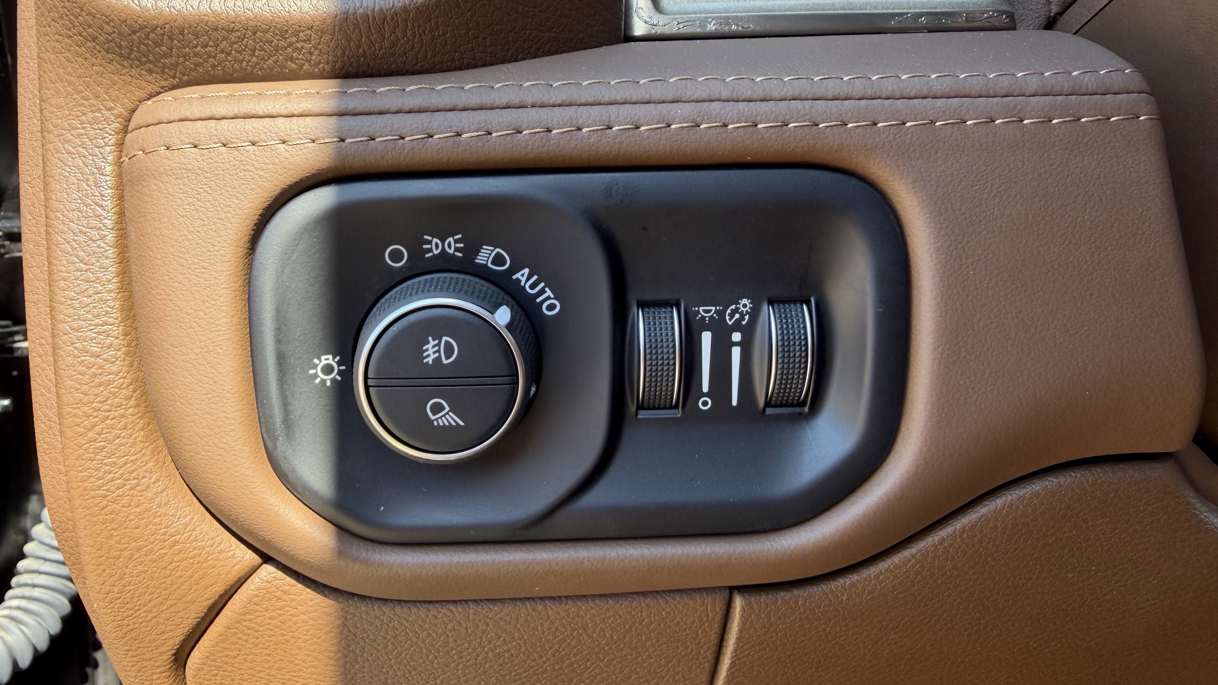 Used 2024 RAM 3500 Limited w/ Safety Group image 25