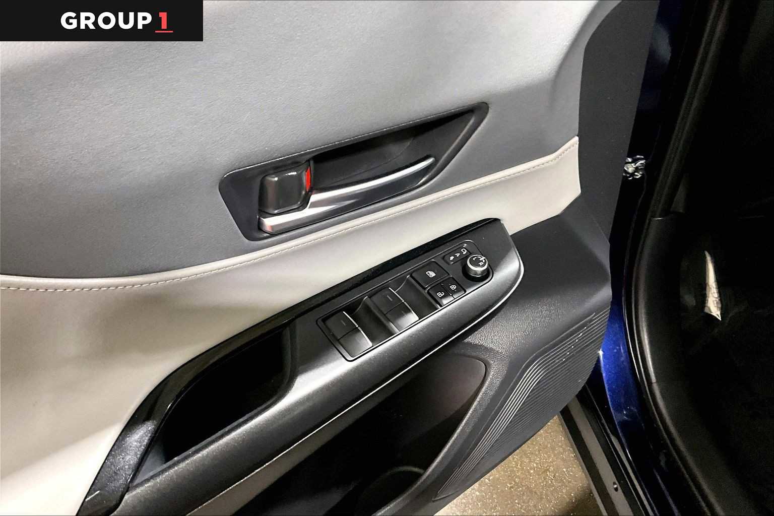 Certified 2021 Toyota Venza LE image 34