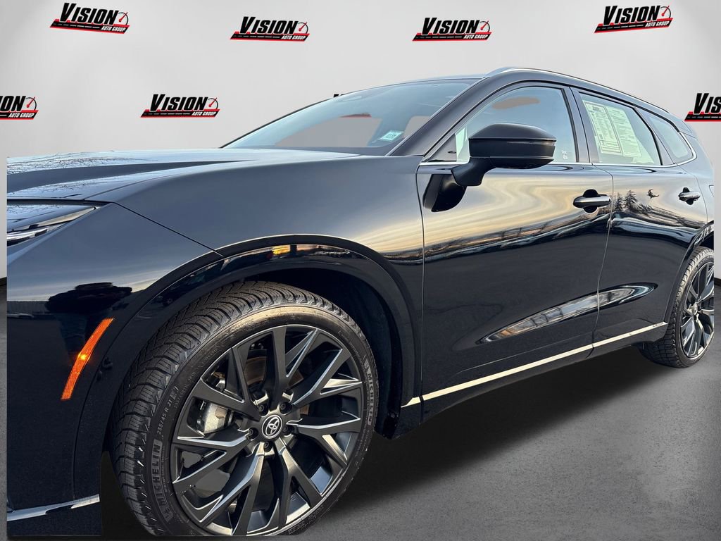 Used 2025 Toyota Crown Signia Limited image 12