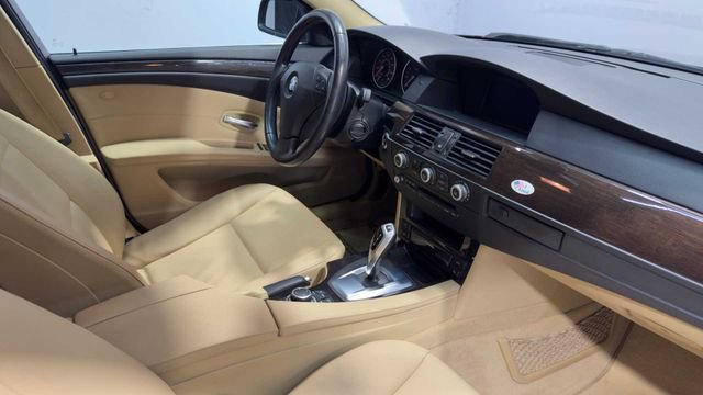 Used 2010 BMW 528i Sedan image 11