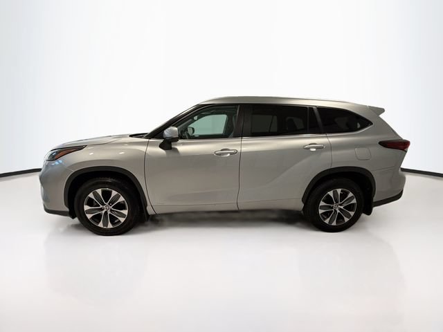 Certified 2024 Toyota Highlander XLE AWD/4WD image 4