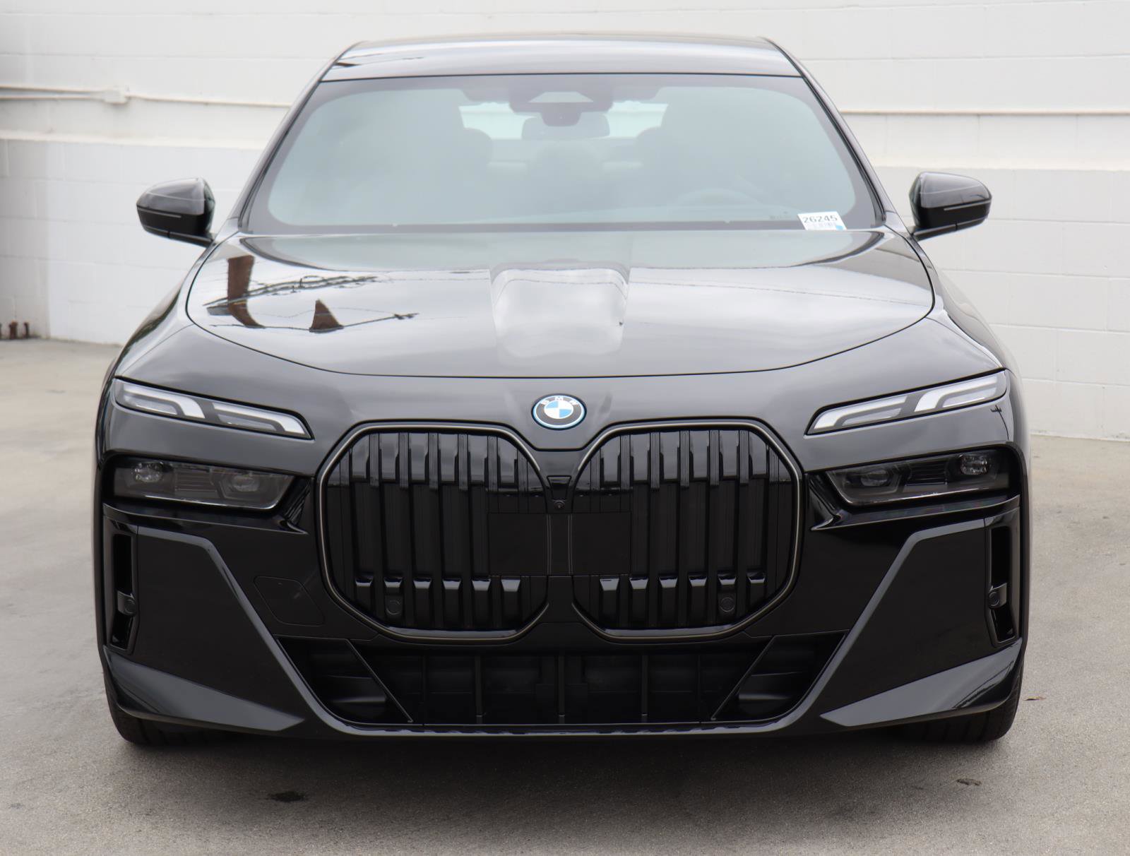 New 2026 BMW 750e xDrive w/ Premium Package image 3
