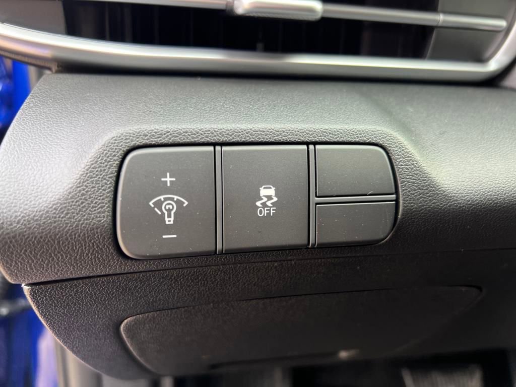 Used 2025 Hyundai Elantra SEL w/ Cargo Package image 18