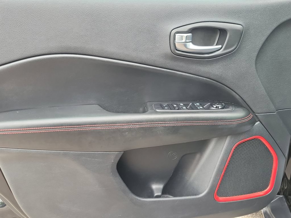 Used 2020 Jeep Compass Trailhawk AWD/4WD image 12