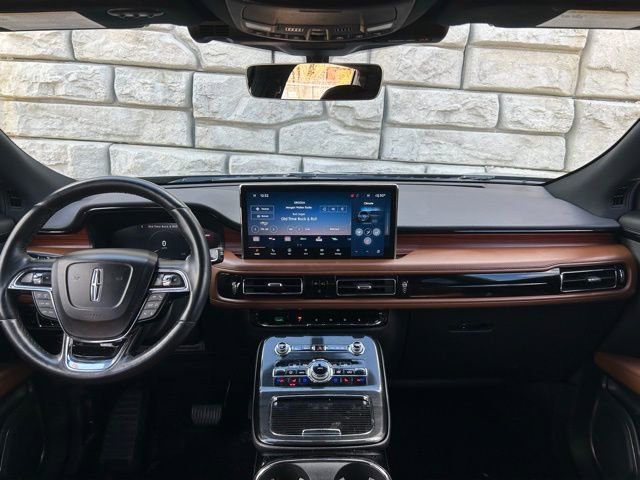 Used 2023 Lincoln Nautilus Reserve image 10