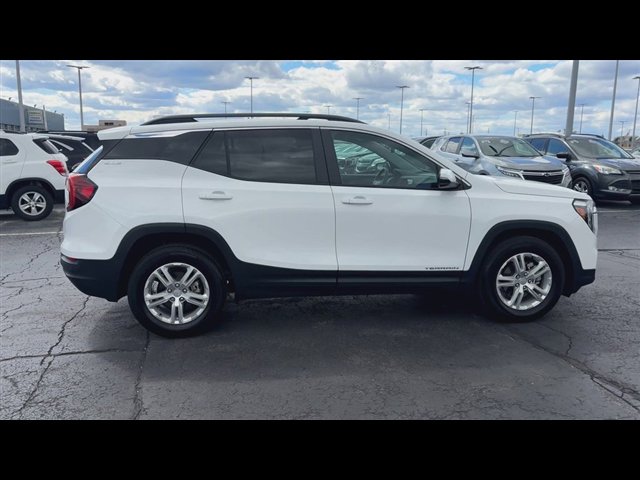 Used 2024 GMC Terrain SLE w/ Driver Convenience Package FWD image 9
