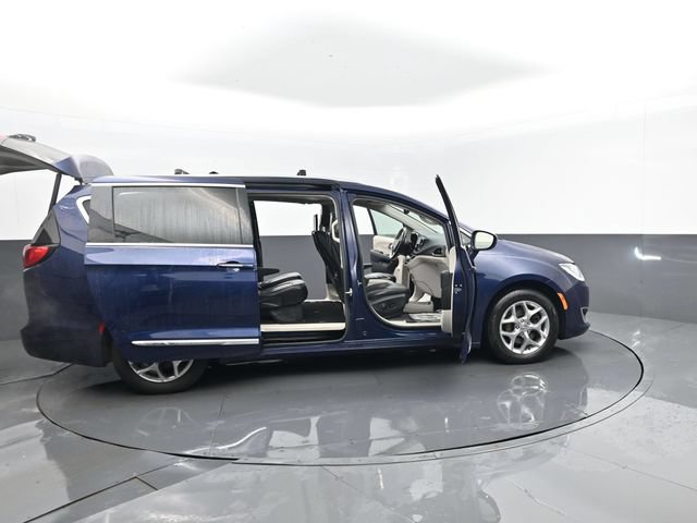 Used 2019 Chrysler Pacifica Limited FWD image 34