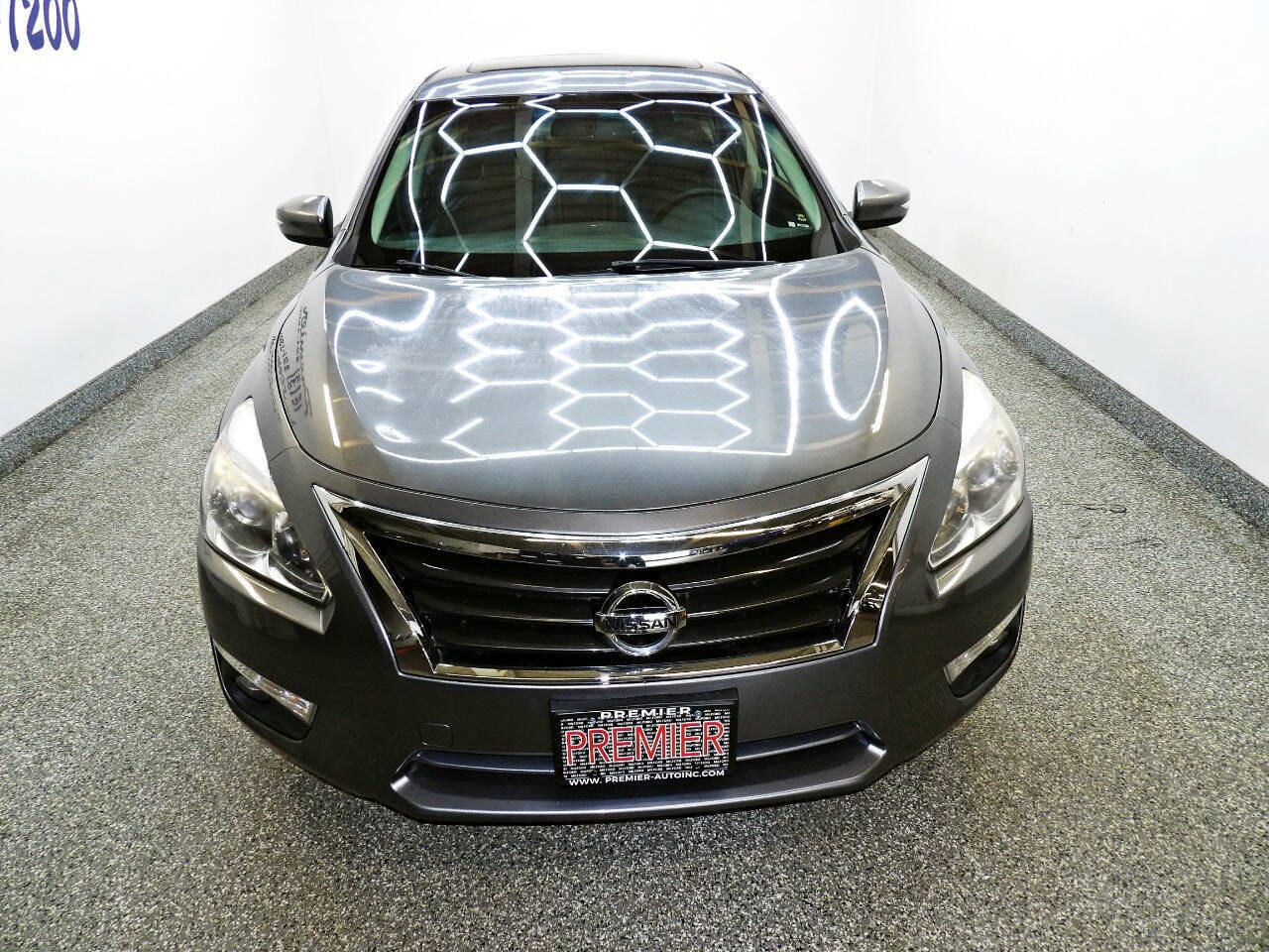 Used 2015 Nissan Altima 2.5 SL w/ Moonroof Package FWD image 2