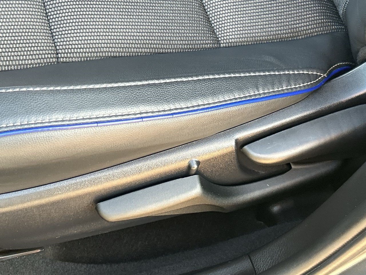 Used 2018 Toyota Corolla SE FWD image 17