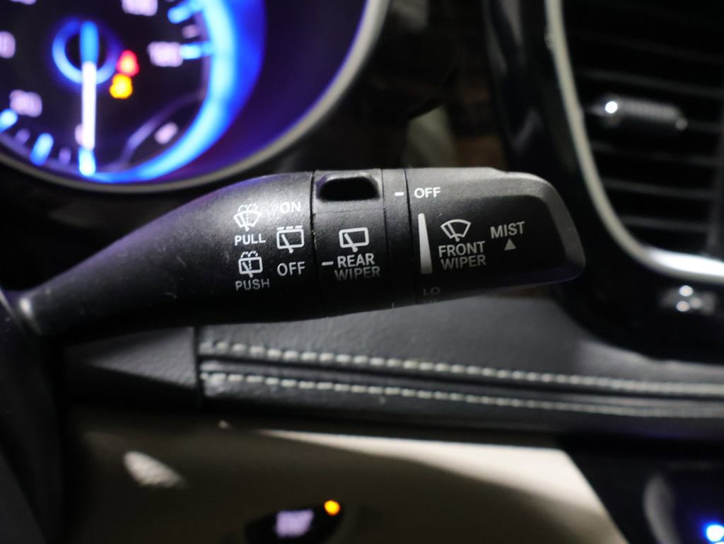 Certified 2024 Chrysler Pacifica Limited AWD/4WD image 35