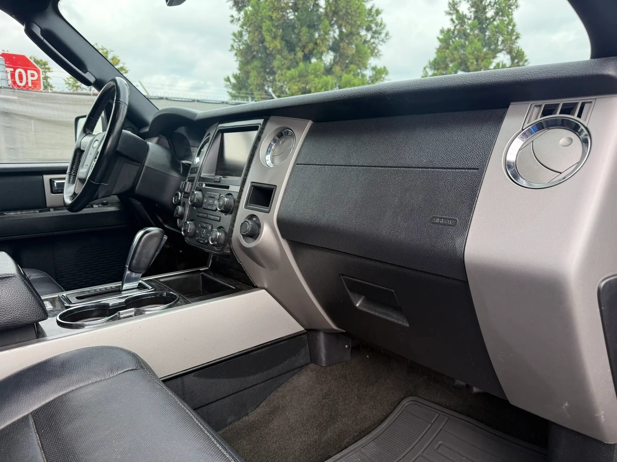 Used 2015 Ford Expedition EL Limited w/ Equipment Group 301A AWD/4WD image 19