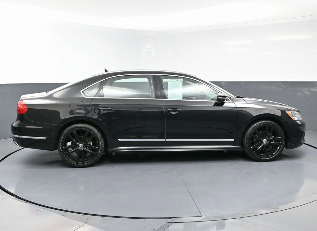 Used 2016 Volkswagen Passat 1.8T R-Line image 8