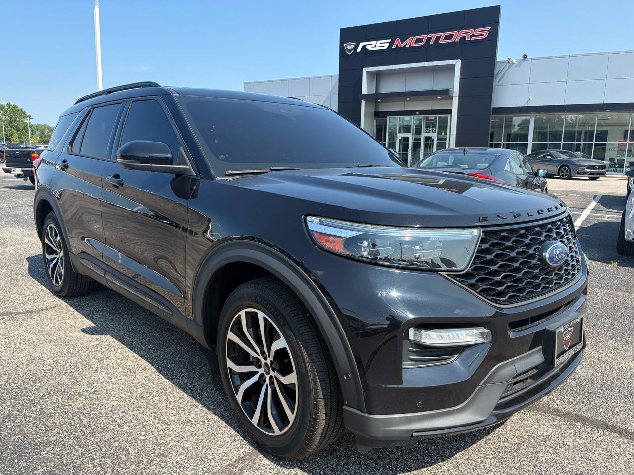 Used 2020 Ford Explorer ST w/ Premium Technology Package AWD/4WD image 2