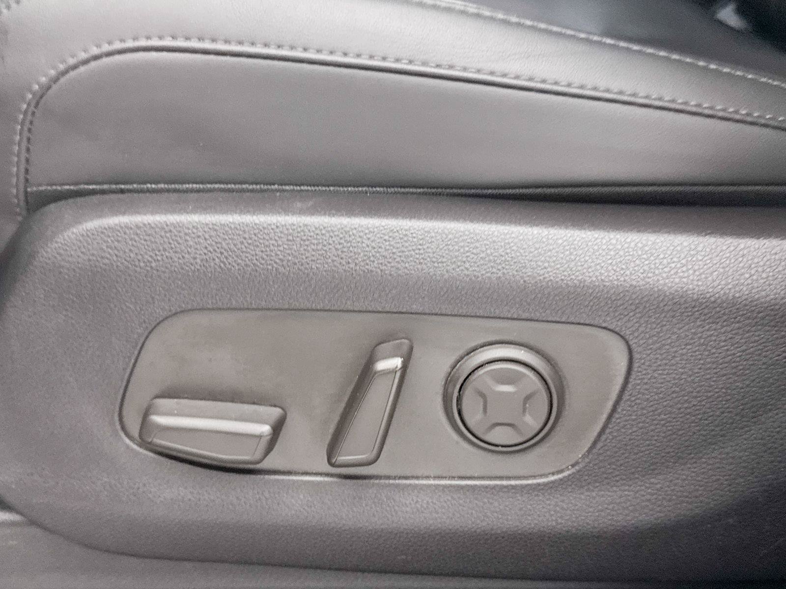 Certified 2025 Kia Carnival SX w/ SX Dark Edition Package FWD image 30