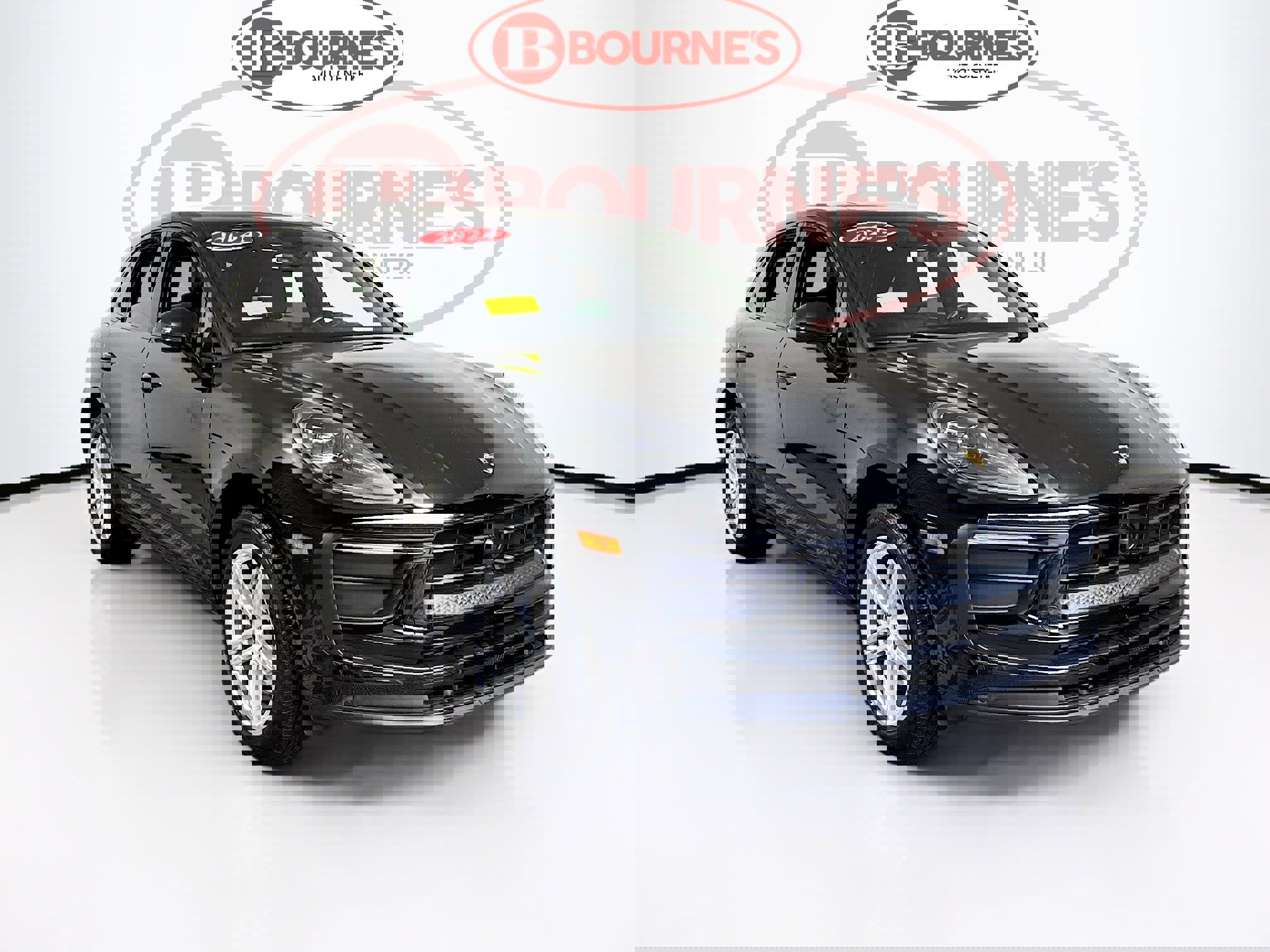 Used 2024 Porsche Macan image 1