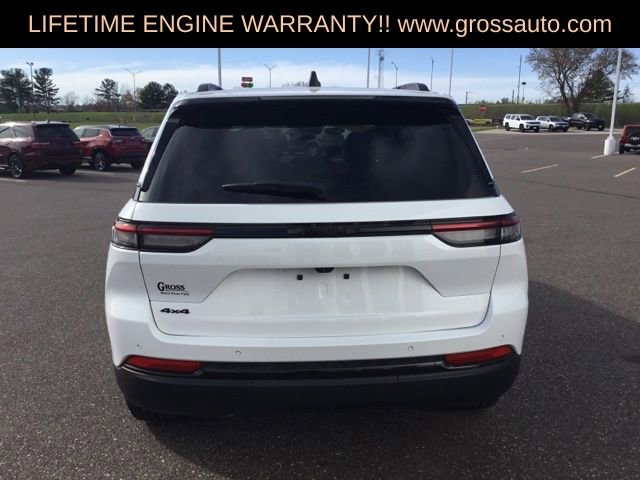 Used 2025 Jeep Grand Cherokee Altitude AWD/4WD image 8