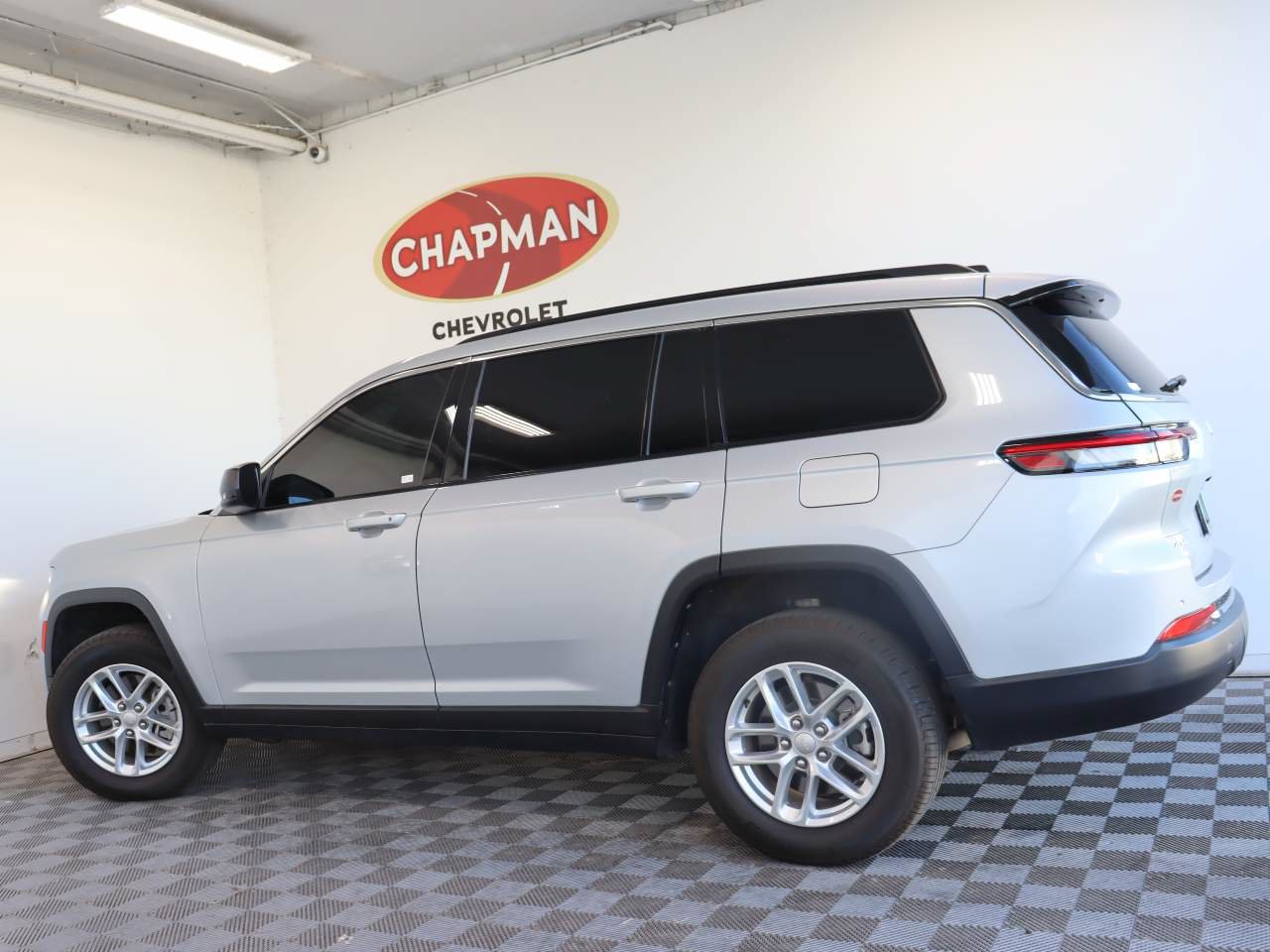 Used 2025 Jeep Grand Cherokee L Laredo w/ Trailer Tow Package AWD/4WD image 3