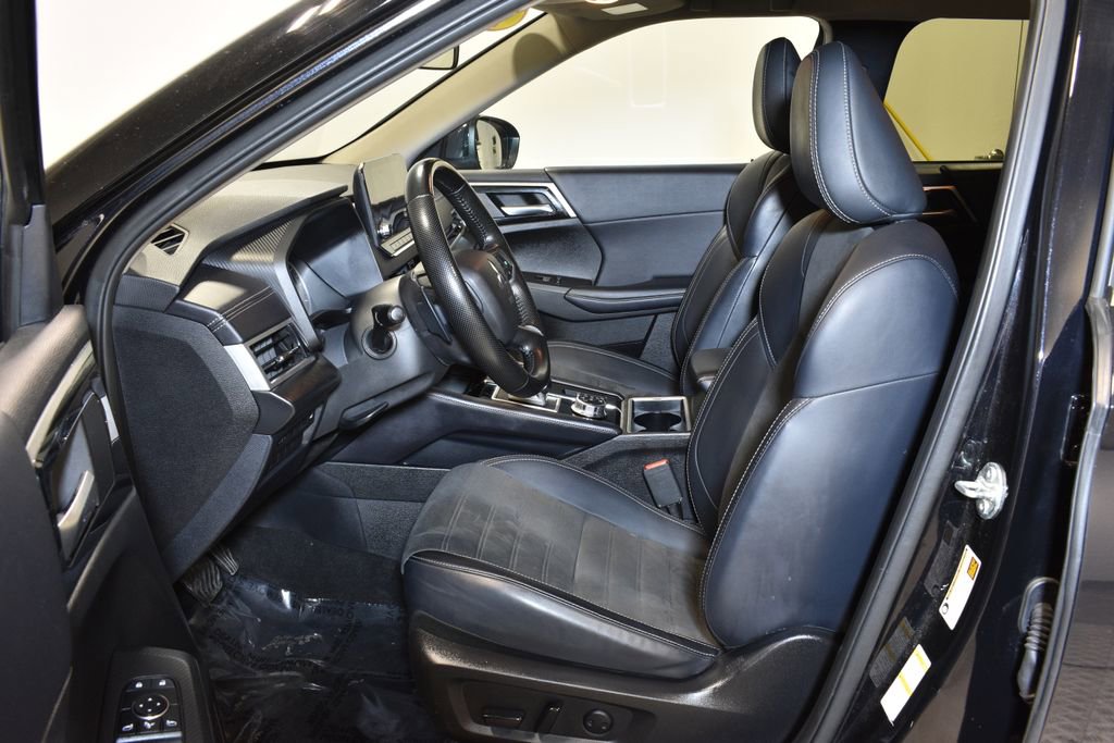 Used 2024 Mitsubishi Outlander SE Black Edition image 10
